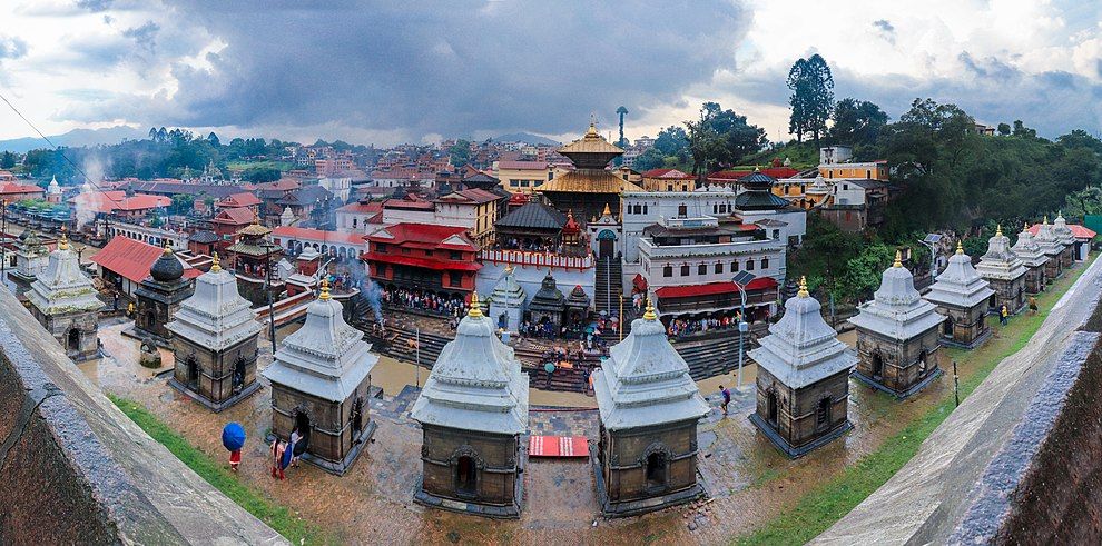 worship in Pashupatinath by president bhandari