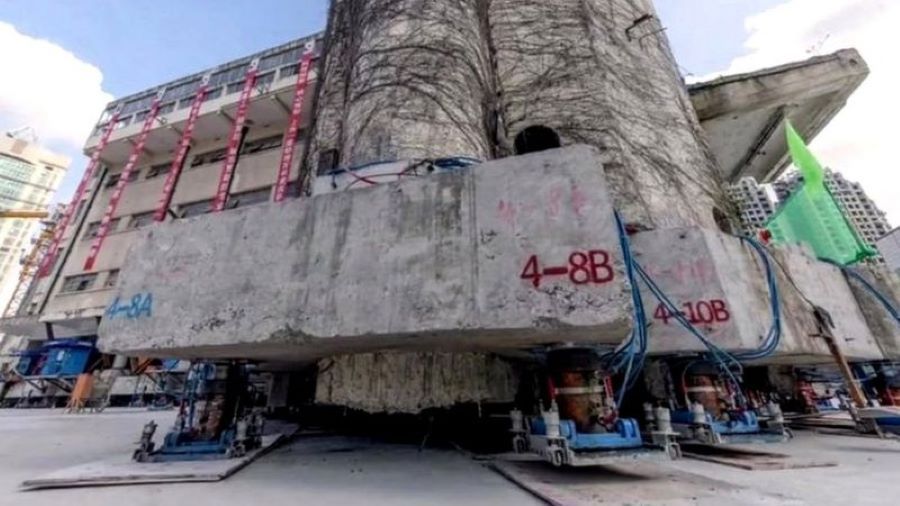 China shanghai moved 76 ton builind to 62 meter far