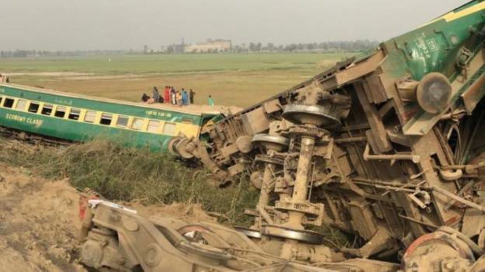 pakistan train accident